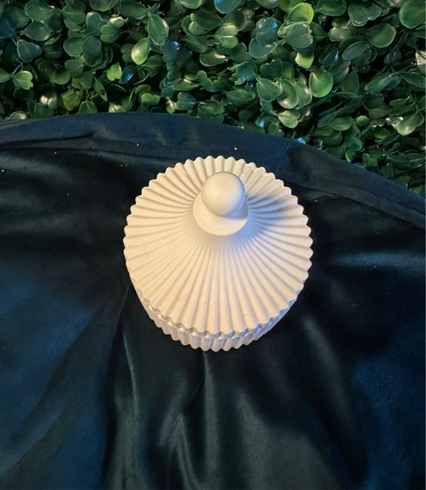 Carousel Jar with Lid